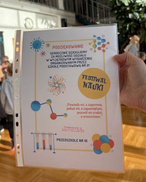 Szkolny Festiwal Nauki w Gdyni! Na zdjęciu prezentacje w SP 21 (fot. SP 21)    
