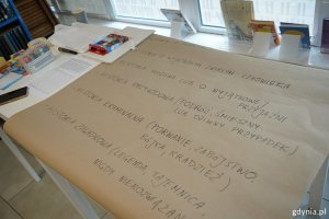 Materiały papiernicze na spotkanie w bibliotece