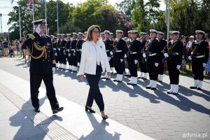 Na zdjęciu: Małgorzata Kidawa-Błońska, marszałek Senatu RP i kadm. Jarosław Ziemiański, inspektor Marynarki Wojennej na Skwerze Kościuszki