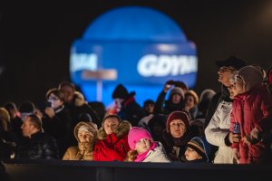 Mieszkańcy na pokazie dronów. Fot. Tomasz Kamiński