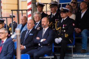 Uczestnicy przysięgi wojskowej podchorążych Akademii Marynarki Wojennej zgromadzeni na placu apelowym uczelni 