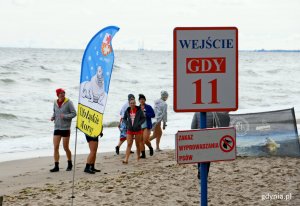 Początek sezonu na morsowanie na gdyńskiej plaży, fot. Kamil Złoch