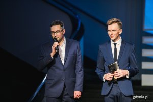 Spektakl performatywno-taneczny „7 lekcji geometrii” w holu Dworca Morskiego, fot. Karol Stańczak