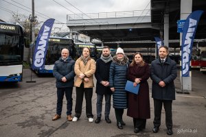 Na zdjęciu, od prawej: dyrektor ZKM Hubert Kołodziejski, prezydent Gdyni Aleksandra Kosiorek, radna Agnieszka Tokarska, prezes PKT Marcin Połom, radny Łukasz Piesiewicz, zastępca dyrektora ZKM Piotr Fichtel (fot. Kamil Złoch)