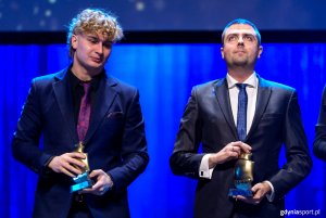 XXVII Gala Gdyńskiego Sportu w Teatrze Muzycznym w Gdyni. Odbierający nagrody dla nadziei gdyńskiego sportu (fot. Gdyńskie Centrum Sportu)
