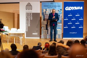 Dr hab. inż. arch. Robert Hirsch, Miejski Konserwator Zabytków w Gdyni. Panel otwierający konferencję „Modernizm w Europie – modernizm w Gdyni” – dzień pierwszy, piątek, 18 września (fot. Kamil Złoch)
