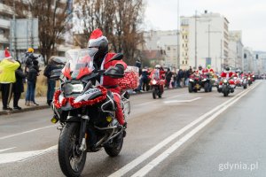Przejazd przez Gdynię w ramach 23. edycji akcji &bdquo;Mikołaje na motocyklach&rdquo; (fot. Paweł Budziński)