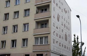 Nowy mural w hołdzie dla twórczości Karola Śliwki przy ulicy Obrońców Wybrzeża, fot. Kamil Złoch