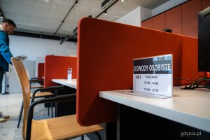 Nowo otwarty Punkt Obsługi Mieszkańców Urzędu Miasta Gdyni na Chwarznie-Wiczlinie, w lokalu przy ul. Tęczowej 37 (fot. Kamil Złoch)