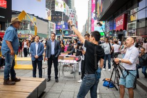 Sesja zdjęciowa na Times Square z okazji rozpoczęcia kampanii promującej wycieczki do Egiptu organizowane przez Archaeological Paths // fot. Piotr Manasterski/Archaeological Paths