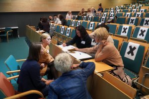 Praca w grupach podczas warsztatów Gdyńskiej Koalicji na Rzecz Profilaktyki Uzależnień