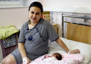 Mama i córka - pani Karolina z małą Zuzią // fot. Kamil Złoch