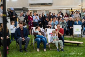 Bankowiec obchodzi 90 urodziny. Goście tłumnie pojawili się na dziedzińcu