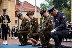 Uroczystość promocji na stopnie oficerskie dla absolwentów kursów oficerskich na Akademii Marynarki Wojennej w Gdyni (fot. Kamil Złoch)