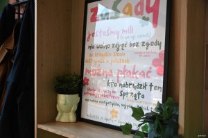 Zasady spisane kolorowymi flamastrami