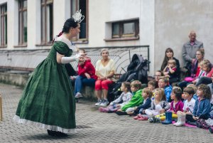 „Bajka o księciu Pipo i jego czerwonym koniku” na festiwalu „Pociąg do miasta” // fot. Krzysztof Winciorek