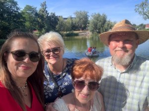 Na zdjęciu (od lewej): wiceprzewodnicząca Rady Dzielnicy Obłuże Izabela Procelli-Szynwelska, radne dzielnicy Obłuże: Bożena Mr&oacute;z i Maria Borkowska oraz przewodniczący Rady Dzielnicy Obłuże Maciej Dobbek
