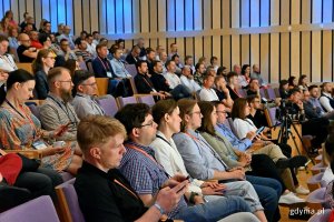 Uczestnicy konferencji OPER8IT zgromadzeni w jednej z sal konferencyjnych Pomorskiego Parku Naukowo-Technologicznego Gdynia // fot. Magdalena Czernek