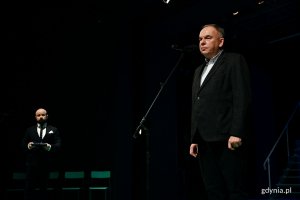 Krzysztof Babicki - dyrektor Teatru Miejskiego w Gdyni odebrał nagrodę w imieniu Dariusza Szymaniaka 