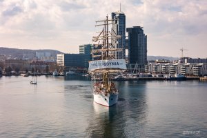 &bdquo;Dar Młodzieży" rozpoczął dziś rejs liczący około 12 tysięcy mil morskich (fot. Paweł Budziński)