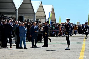Premier Donald Tusk podczas uroczystości chrztu okrętu ORP &bdquo;Wicher&rdquo;