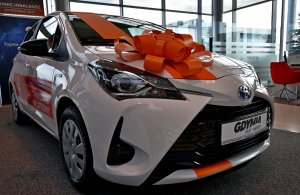 Nowa, hybrydowa Toyota Yaris - główna nagroda w gdyńskiej loterii - już 7 kwietnia pojawi się na ekspozycji w Centrum Riviera, fot. Kamil Złoch