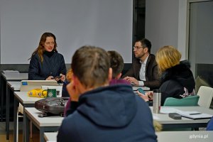 Martyna Regent, mec. Marcin Zawisza &ndash; przewodniczący rady oraz jej członkowie podczas IV posiedzenia Rady ds. Mężczyzn w Gdyni 