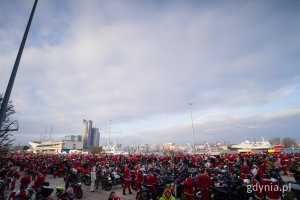 Przejazd przez Gdynię w ramach 23. edycji akcji &bdquo;Mikołaje na motocyklach&rdquo; (fot. Paweł Budziński)