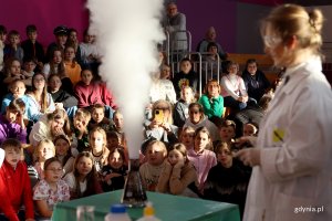 Szkolny Festiwal Nauki w Gdyni w SP 18, na zdjęciu młodzież podczas pokazów dla klas IV-VIII (fot. Katarzyna Balcerzak)