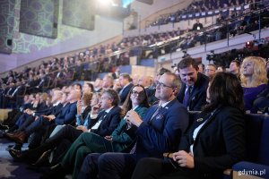 na zdjęciu goście na widowni