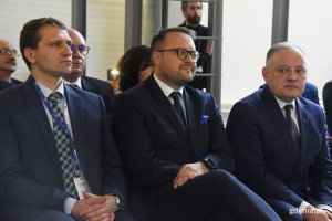   Od lewej: Marcin Majek, wójt gminy Kosakowo, Marek Łucyk, wiceprezydent Gdyni ds. rozwoju i Wojciech Dąbrowski, prezes Zarządu PGE Energia Ciepła, fot. Jan Ziarnicki