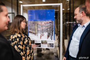 Wystawa zdjęć nagrodzonych obiektów towarzysząca konkursowi, fot. Karol Stańczak/gdynia.pl