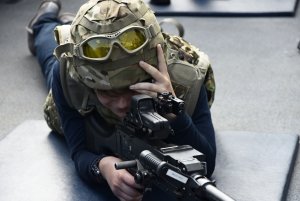 Uczniowie SP nr 26 w Gdyni zwiedzają HMS Diamond, fot. Kamil Złoch