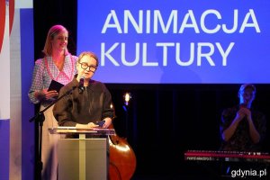 Beata Bochińska z Fundacji Bochińskich, laureatki w kategorii &bdquo;Animacja kultury&rdquo; na scenie