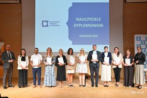 Nauczycielki i nauczyciele dyplomowani (fot. Magdalena Starnawska)