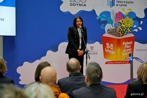 Mariola Śrubarczyk-Cichowska &ndash; wiceprzewodnicząca Rady Miasta Gdyni podczas otwarcia Targ&oacute;w Książki w Gdyni 