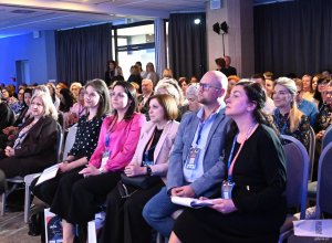 Tłumy ludzi na widowni