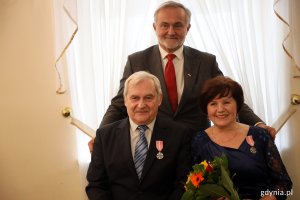 Prezydent Wojciech Szczurek wraz z nagrodzonymi / fot. Michał Kozłowski 