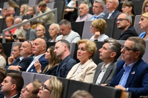 Na zdjęciu m.in. radni Gdyni Agnieszka Tokarska, Teresa Bysewska i Łukasz Piesiewicz oraz wiceprezydent Gdyni Maciej Zielonka