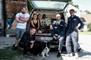 Uczestnicy warsztatów projektowali zabudowy kempingowe pozwalające przeistoczyć zwykły pojazd w komfortowy wakacyjny domek na kółkach.
