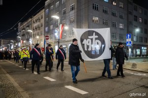 Przemarsz ulicą Świętojańską (fot. Karol Stańczak)