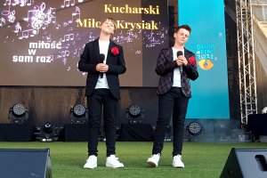 osoby występujące na scenie