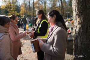 Posłanka Wioleta Tomczak i radna miasta Emilia Rogała podczas kwesty na rzecz gdyńskiego hospicjum