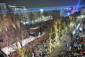 Tłumy mieszkańc&oacute;w przyszły na koncert (fot. Michał Puszczewicz)