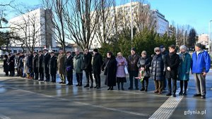 Uczestnicy uroczystości z okazji 81. rocznicy utworzenia Armii Krajowej, które odbyły się na skwerze Kościuszki // fot. Magdalena Czernek
