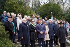 Zdjęcie grupowe uczestnik&oacute;w uroczystości 