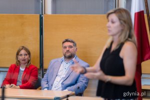 Na zdjęciu (od lewej): wiceprezydentka Gdyni Oktawia Gorzeńska, przewodniczący Rady Miasta Tadeusz Szemiot, lider grupy roboczej ds. stereotypów (fot. Paweł Budziński)