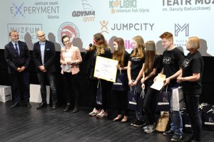 Zwycięzcy kategorri Junior Biznes za projekt Ekonomik Dzieciom - drużyna z Zespołu Szkół Administracyjno-Ekonomicznych