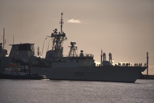 Kanadyjska fregata rakietowa HMCS Halifax wpływająca do gdyńskiego portu // fot. st. chor. szt. mar. Piotr Leoniak