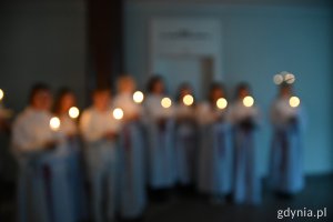 Uczniowie śpiewają szwedzkie pieśni// fot. Karolina Szypelt